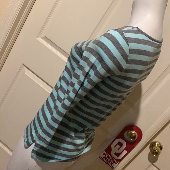 Tommy Bahama relax edition top. Small - Picture 3 of 9